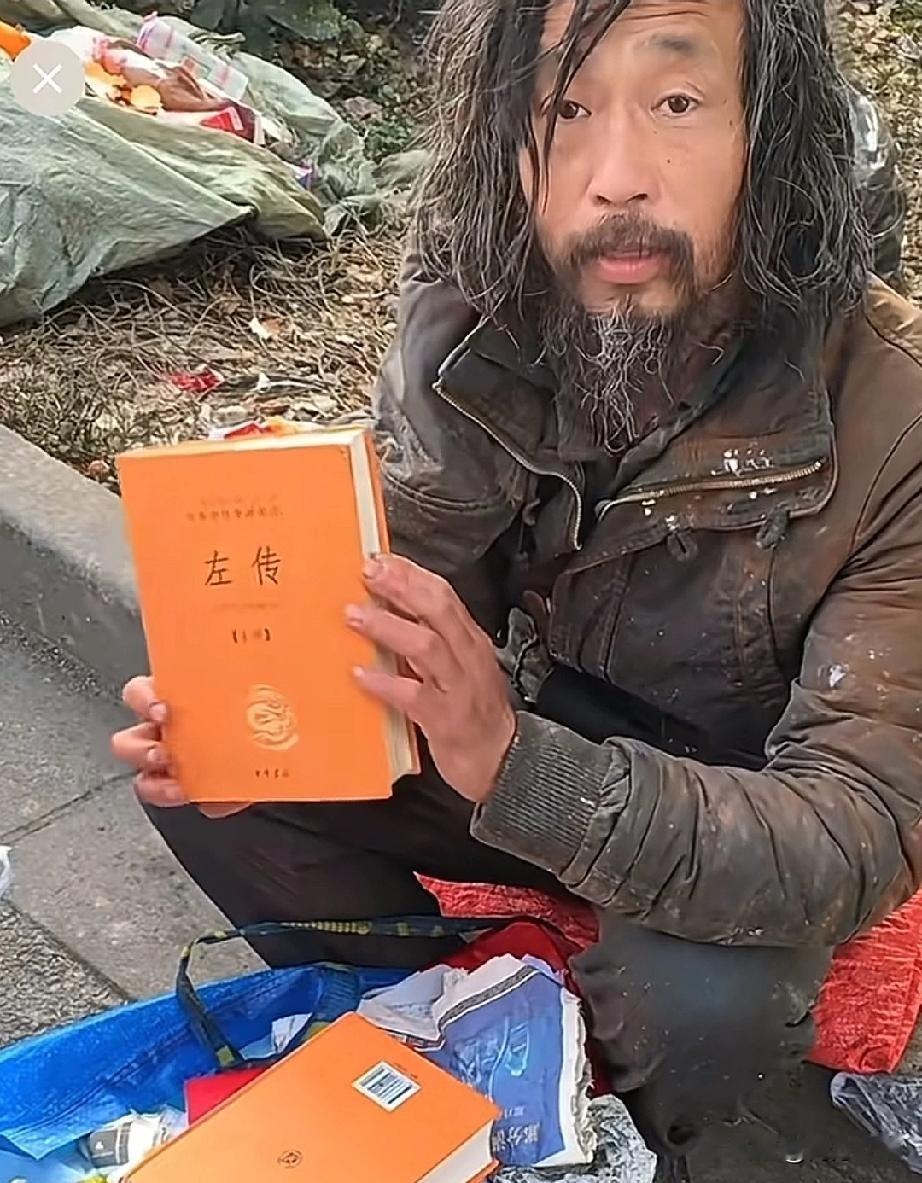 短短几年时间，沈巍老师形象气质变化真大。细看了一下他以前的衣服，最起码有几年没洗