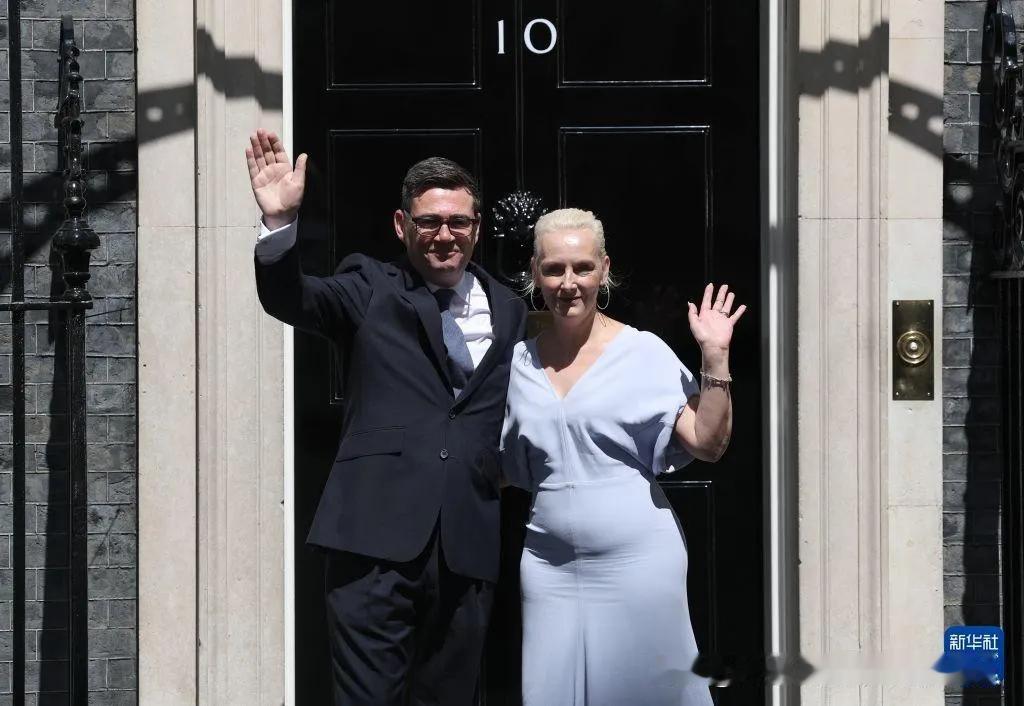 关键时刻英国又一次站出来了

新华社据英国首相府10日发表的声明报道，英国首相伯