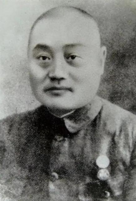 1951年，抗日名将王铭章妻子沿途乞讨，在澳门街头写下：我是抗战名将王铭章的遗孀