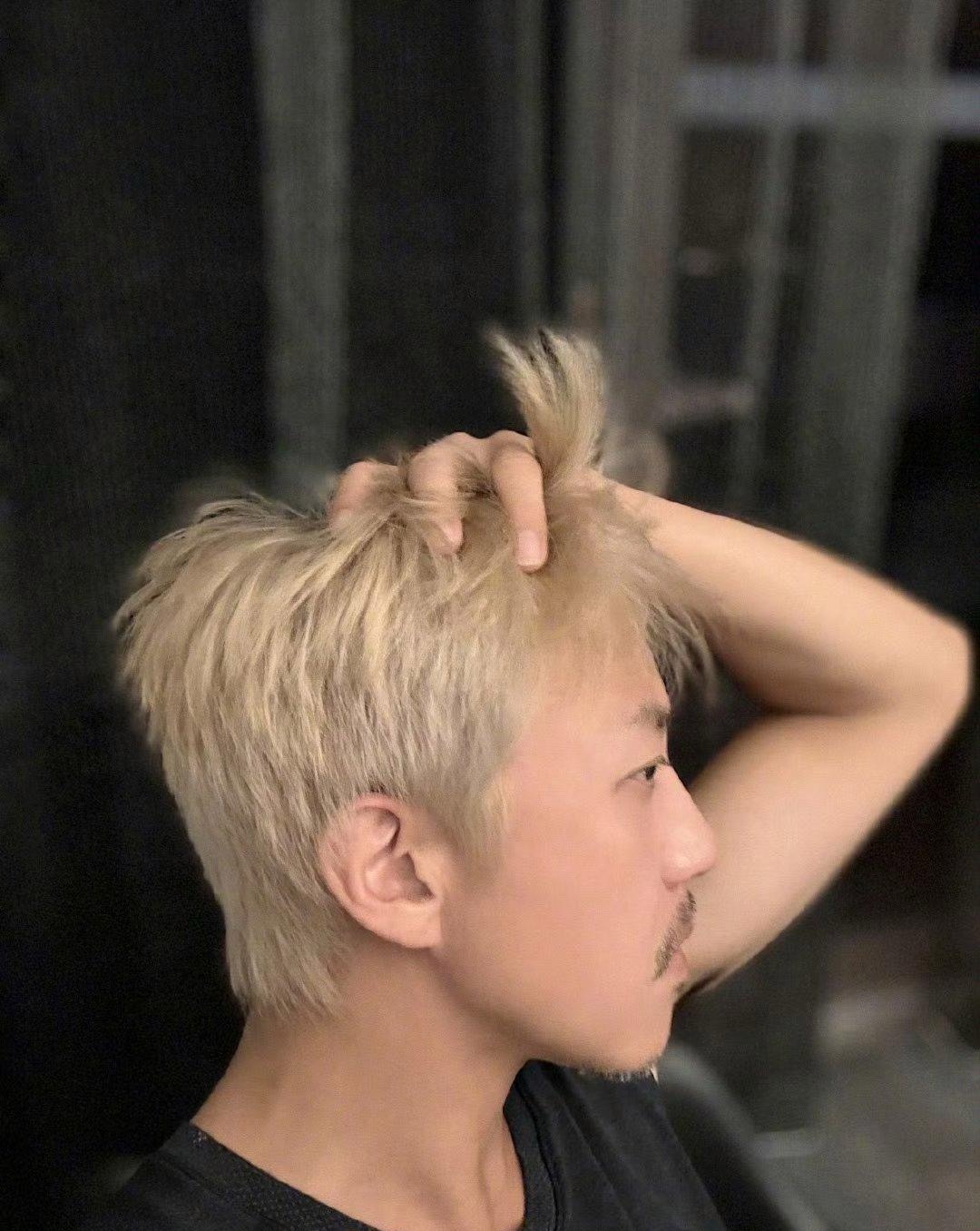 邓超怎么办到的，如今已是中年男人但是一点不油腻。邓超这一切还是孙俪的功劳，孙俪很