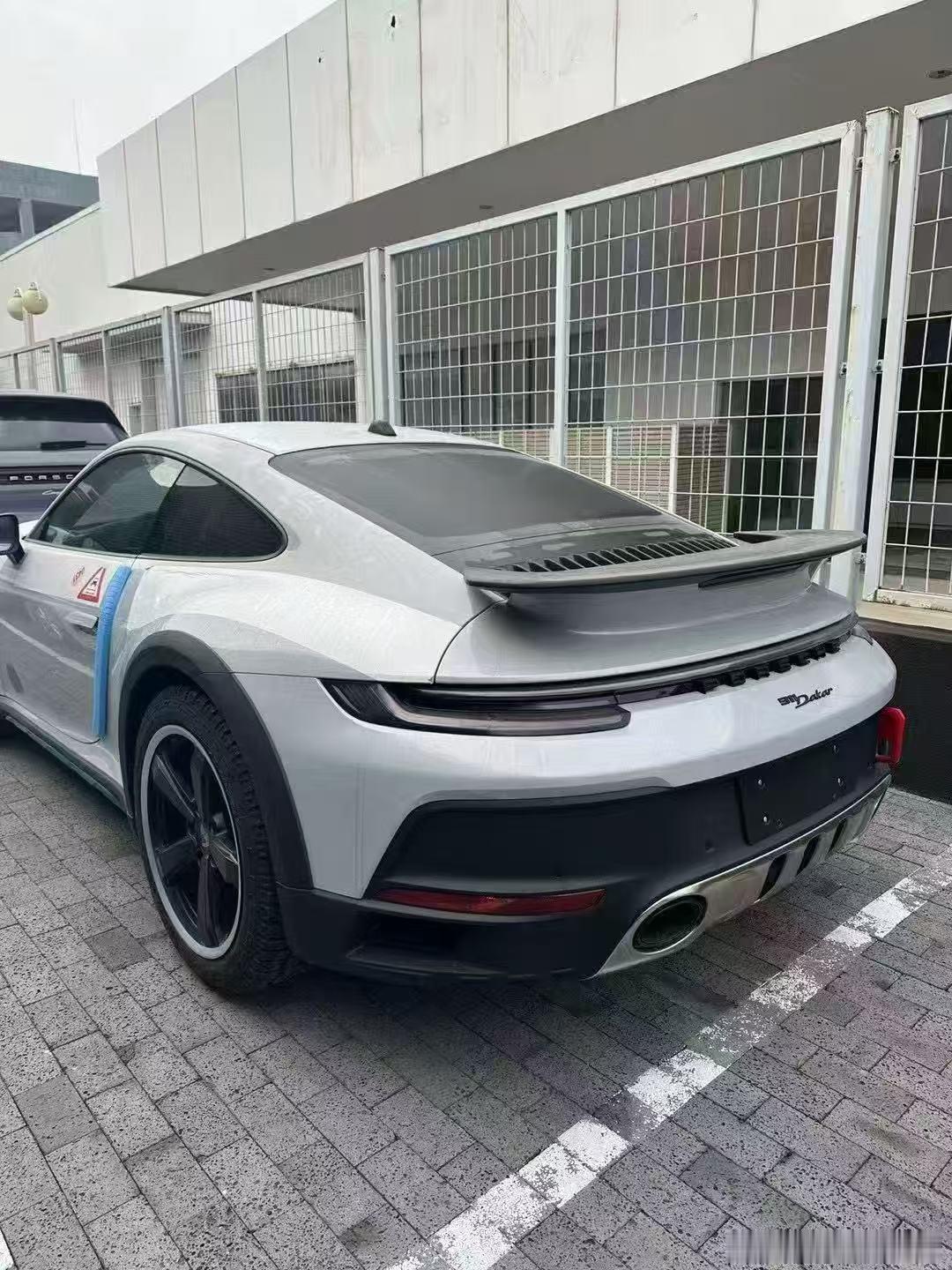 保时捷911 992 Dakar， 24年上牌，行驶6500公里，寻伯乐 