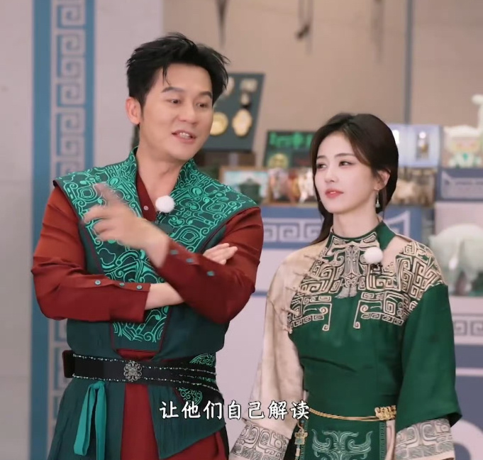 导演组一直问李晨是什么意思李晨被恶意剪辑了吧，是当时他跟白鹿组了，导演组就一直问