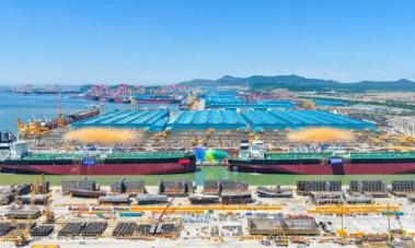 2022年7月，江苏老板陈建华突然砸下21亿，买下大连海边一座荒废9年的韩国烂尾