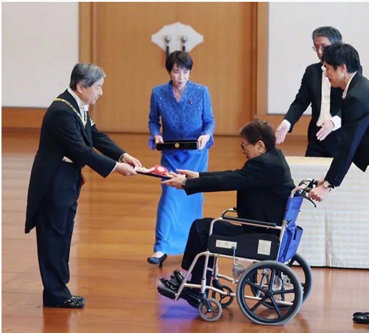 日本首相高市早苗日前在X上透露，自從就任首相以來，「經常會把資料帶回家，做完家務