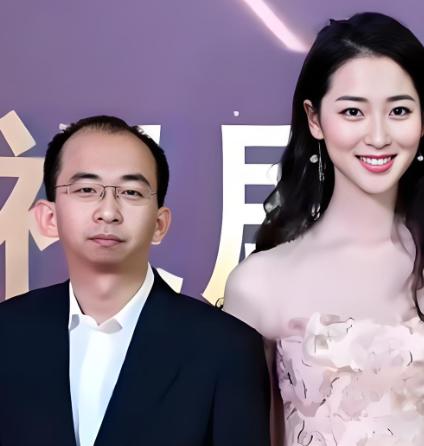 2022年，坐拥10亿身家的最丑男星巨兴茂和大美女孟久淇大婚，悬殊的长相引来不少