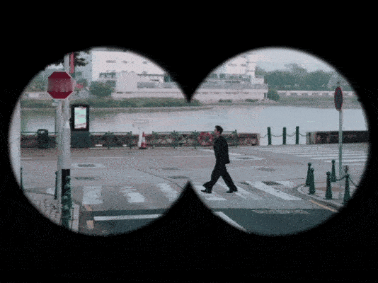 路人给李现拍出了故事感大片李现有多容易出片？路人随手就给帅哥拍出了故事感大片，这