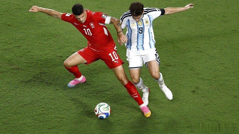 凤凰新闻【本届世界杯4强全部出炉】北京时间7月12日，世界杯1/4决赛，阿根廷与
