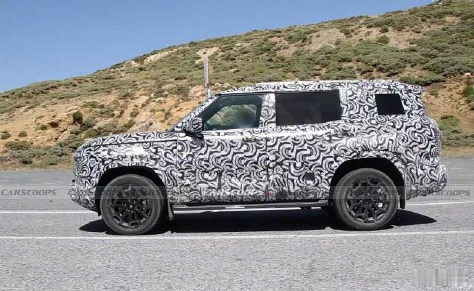 全新帕杰罗谍照，可是称得上当年的一代经典了，如今三菱可能会重启Pajero，今年