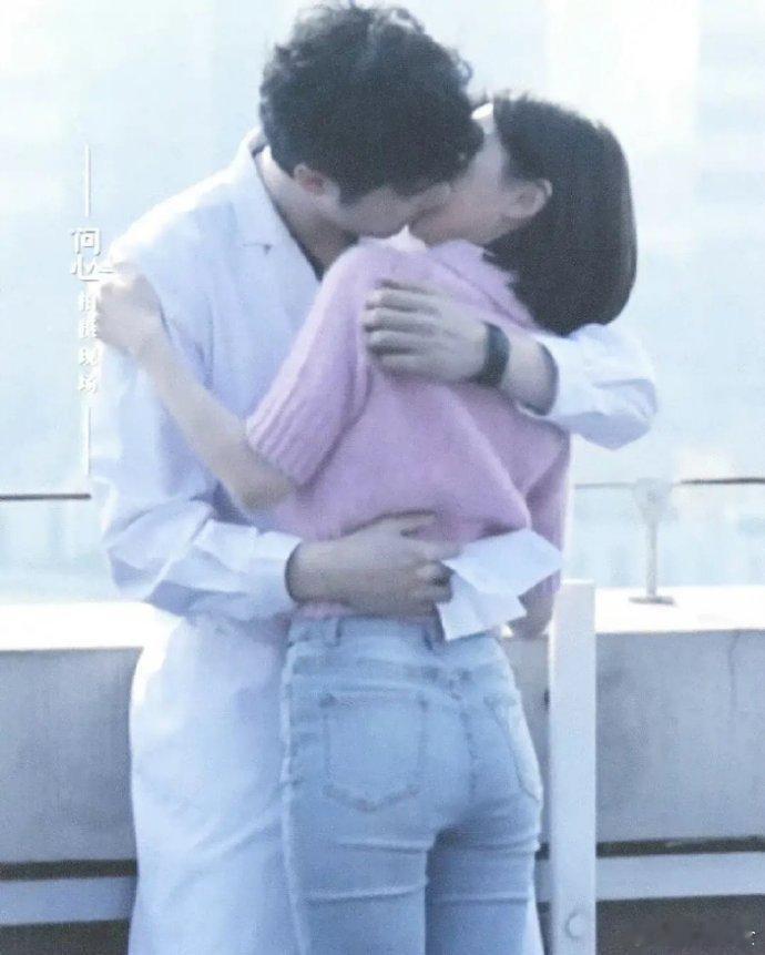 金世佳189cm，毛晓彤163cm！拍吻戏只能拉近景拍摄，不然远景就挺搞笑的[允
