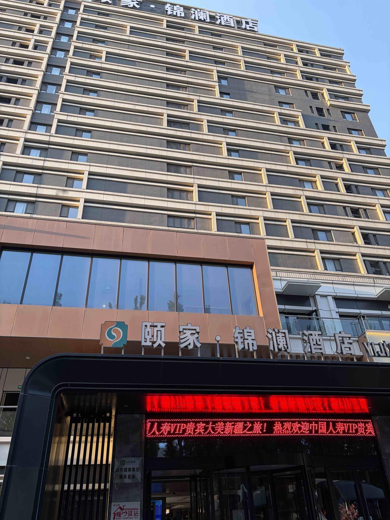出来游新疆几天了，大家的祝福和留言我都看到了，实在没时间一一回复，还请大家谅解。