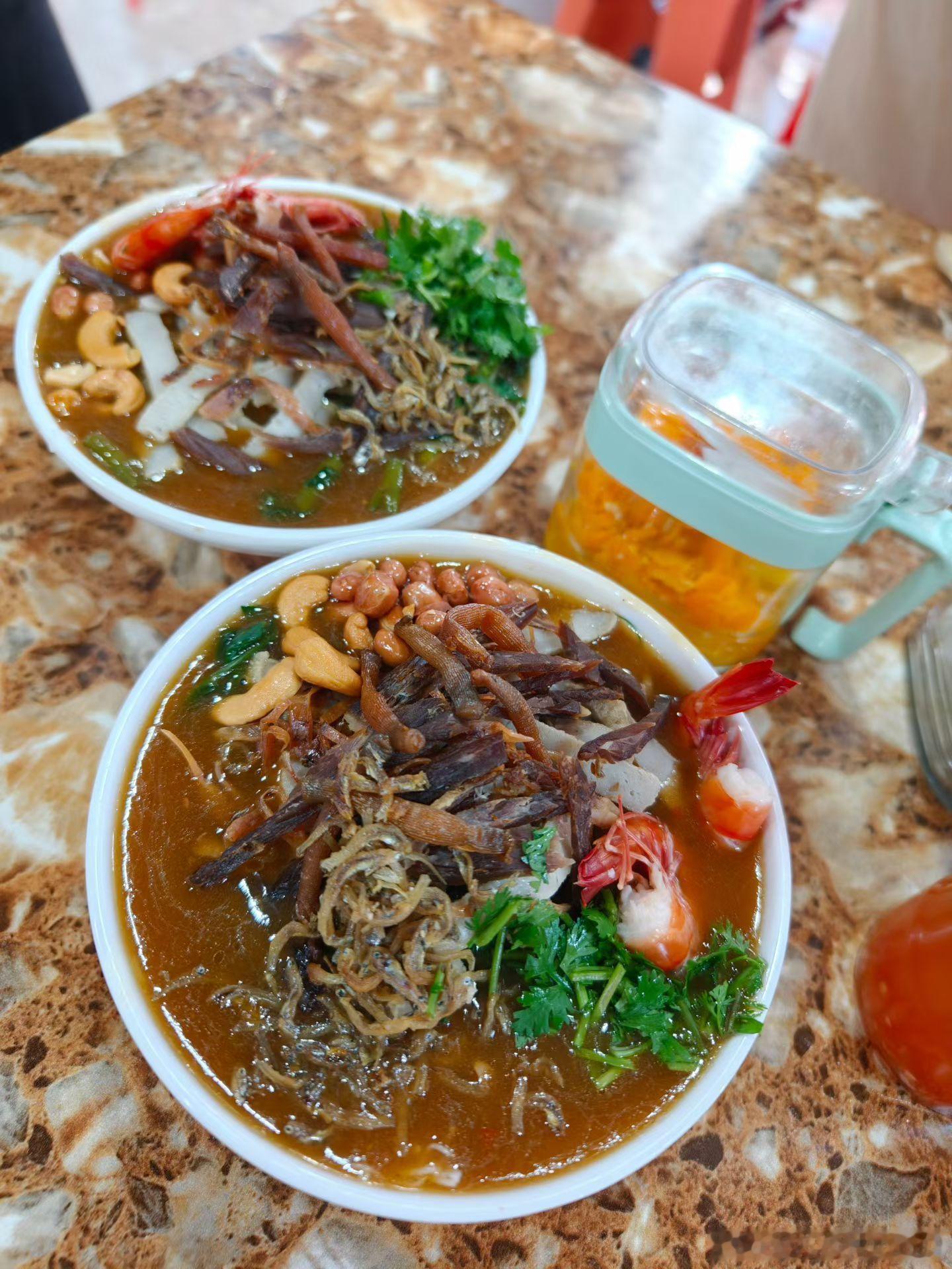 早餐再来一份豪华版酸粉 有点上头～ 都想在杭州开一家店了