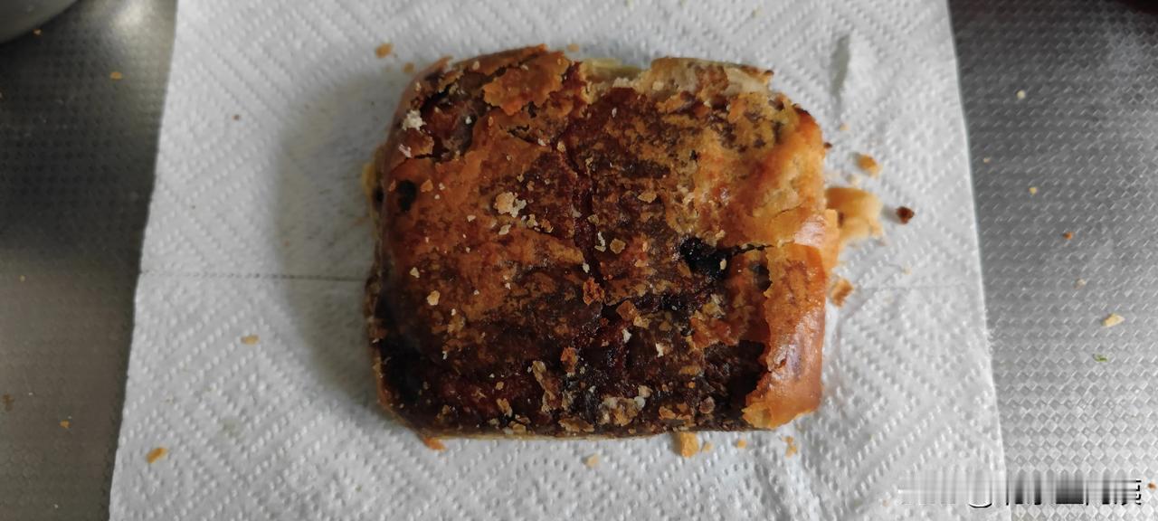 看着实在不起眼，用 傻大黑粗形容它再合适不过了， 但是看起来显得特别亲切，而且非