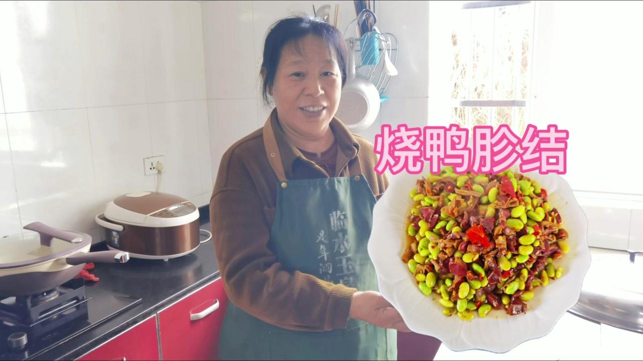 🍗毕业党省钱日常又来啦！5块钱就能做一大盘辣炒鸡尖，香到舔手指，比外卖划算还干