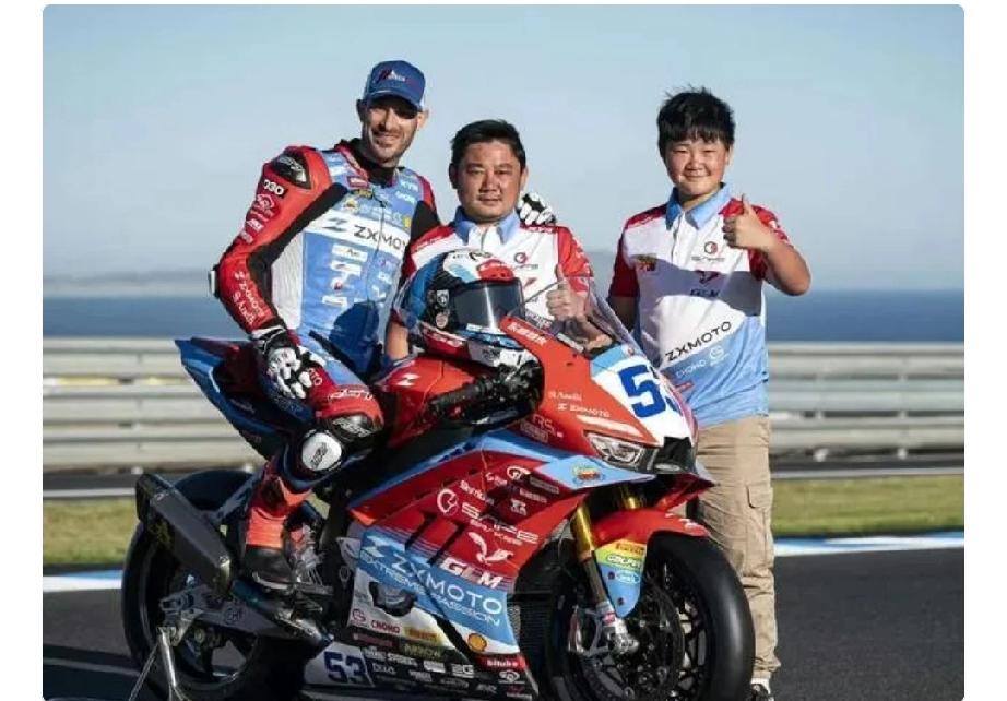 张雪严重低估了自己的品牌价值！

张雪500万卖出冠军机车，显然是低估了冠军机车