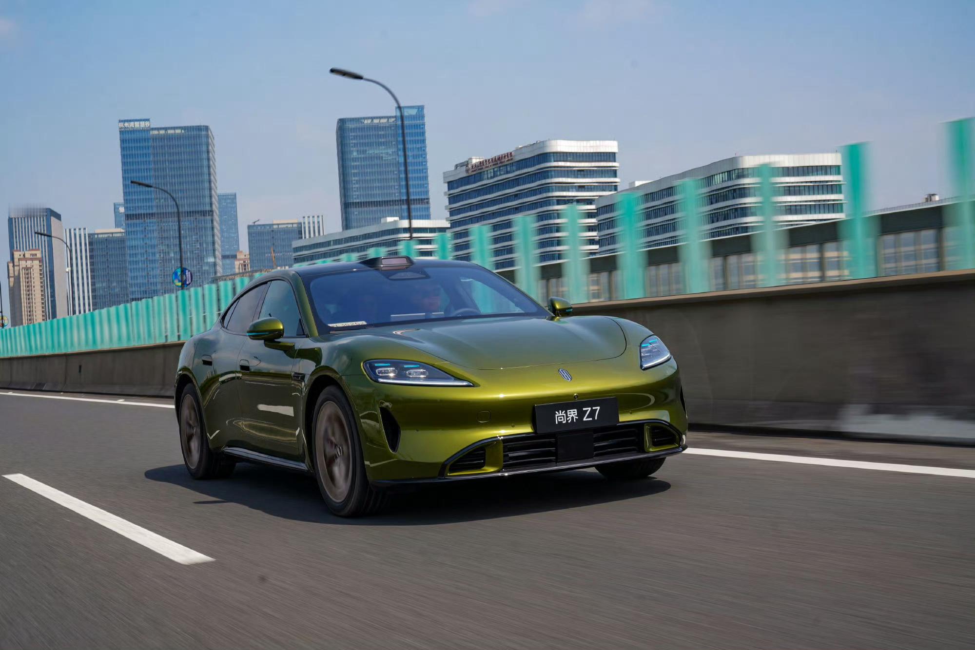 尚界Z7动态评测 不得不说这车真是有点东西，尚界Z7全系标配华为途灵底盘，山路劈