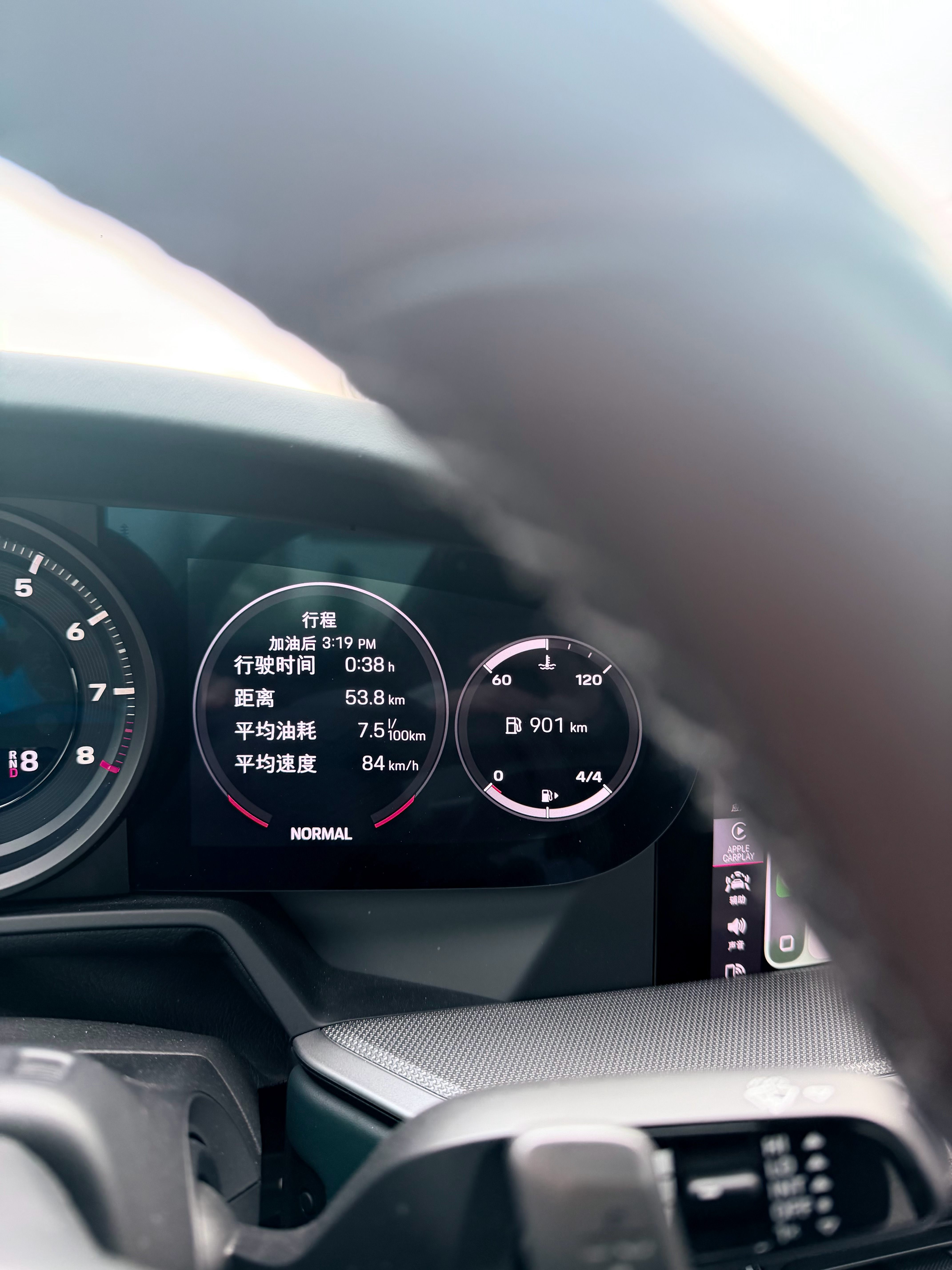 选了大油箱的carreraS 续航900km比很多四门车都能跑