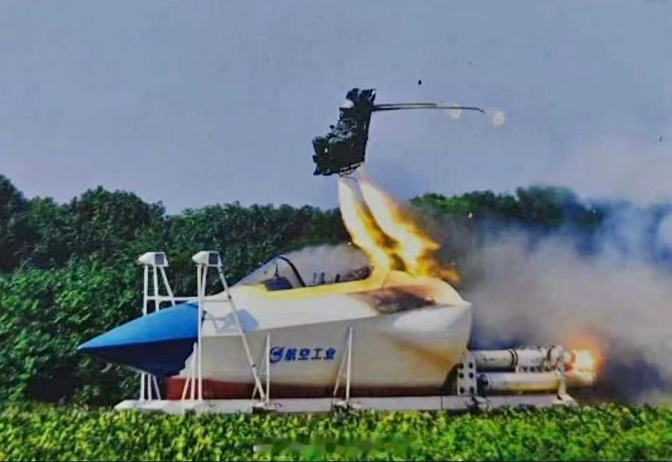 J-20穿盖弹射测试[666] ​​​