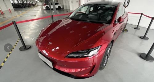 今天来静态品鉴特斯拉Model 3高性能版，performance字样不见了，取