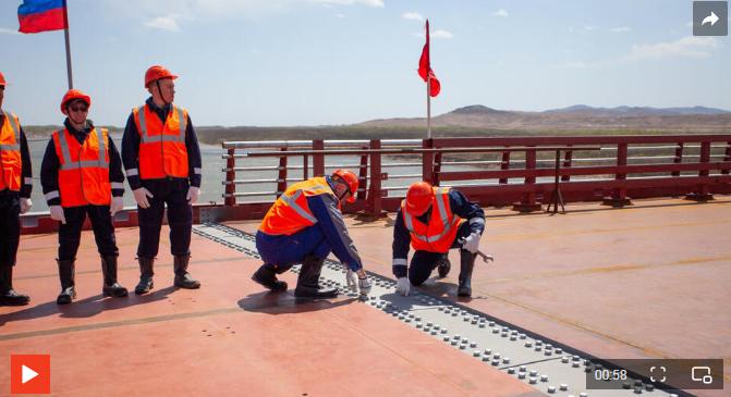 俄罗斯和朝鲜接通第一座桥梁。

在这座桥梁建设中俄罗斯方面承担了424米，朝鲜方