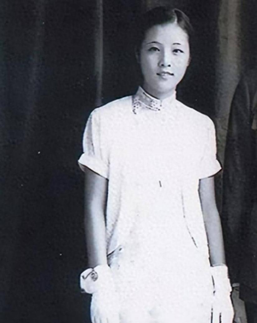 她17岁嫁给54岁将军，婚后生育16个孩子，1996年离世葬入八宝山！

一场年