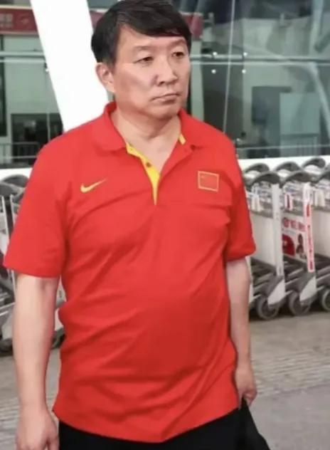 篮协副主席宫鲁鸣对于集训队的现状感到非常愤怒。不仅因为张镇麟突然受伤离开了集训队