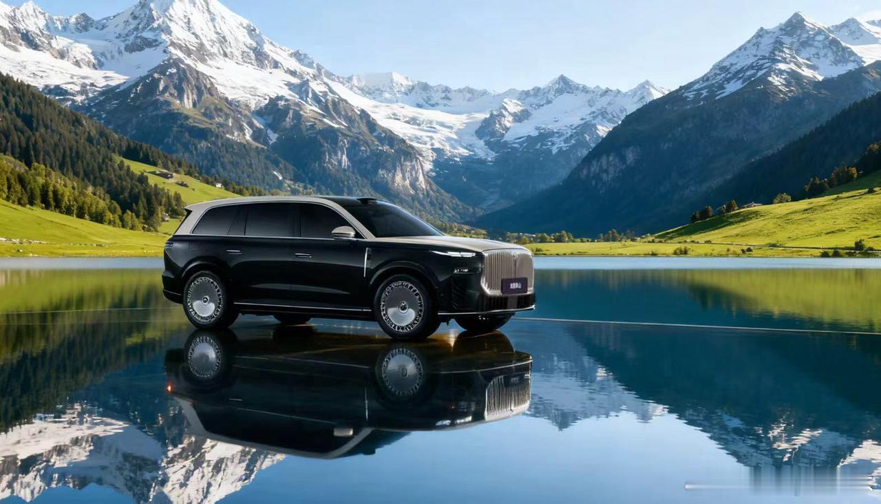 雪山湖边，唯有泰山令我着迷当岚图泰山驶入雪山湖畔时，连壮丽的喜马拉雅山都显得寂静