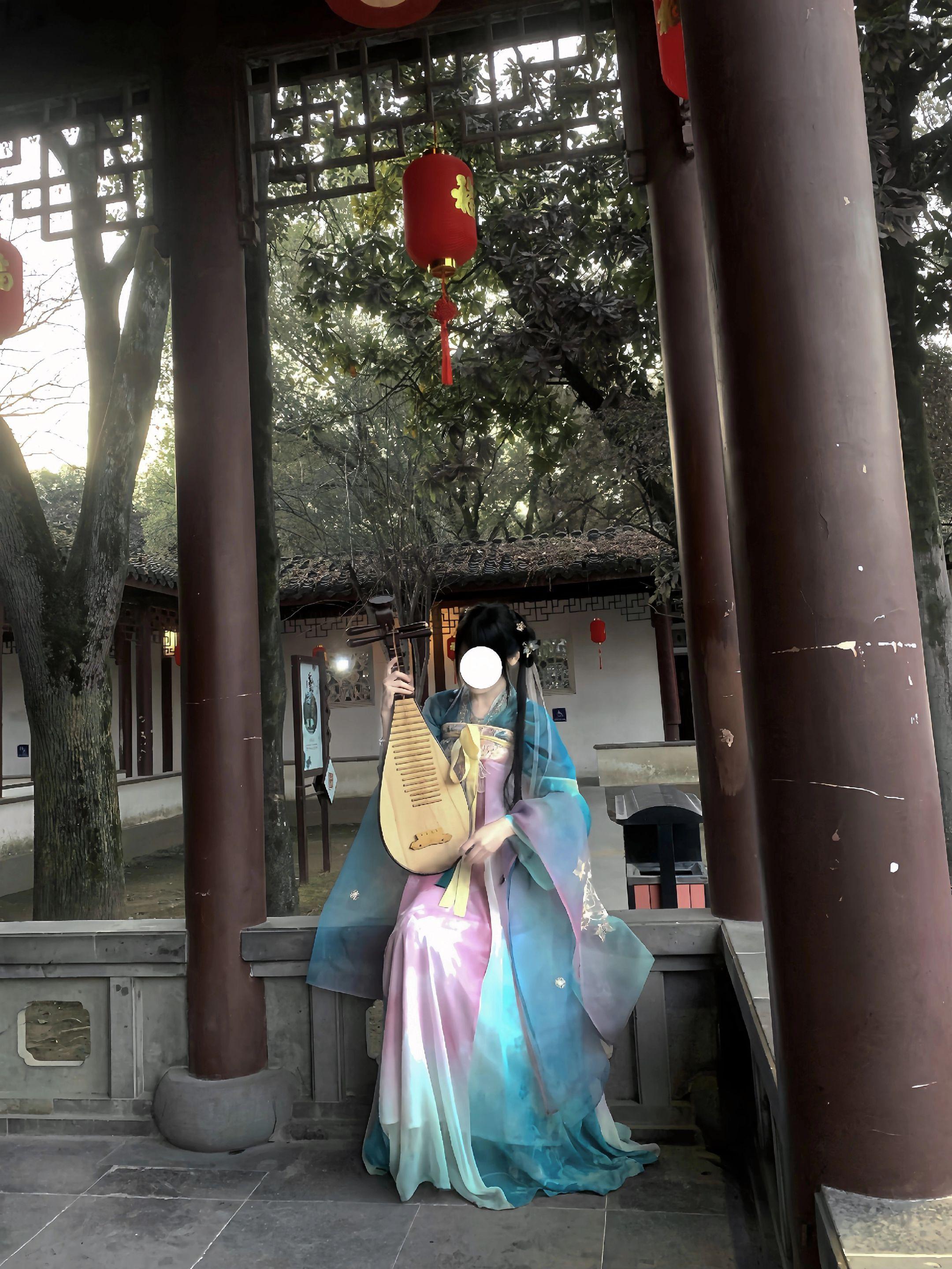 “相思三千缠我身  几时再回那年春”