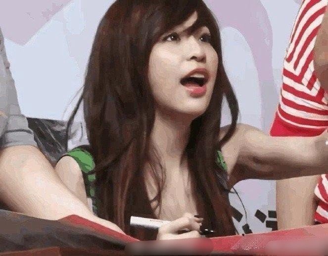 王心凌的聪明之处在于，低谷时期买回自己的音乐版权，现在想唱就唱，那叫一个爽 