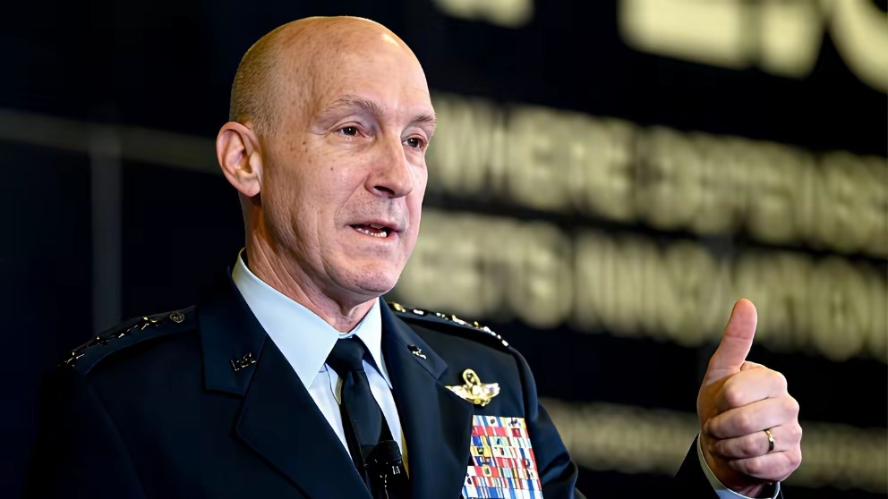 美空军参谋长亲口承认，中美开战，美军连制空权都未必能拿下。一向嚣张跋扈的美国空军