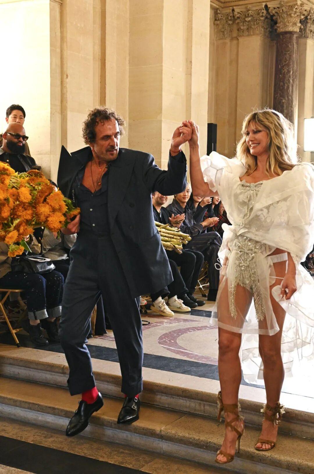 2025年10月4日，巴黎时尚周进入高潮阶段，在法国科学院（Institut d