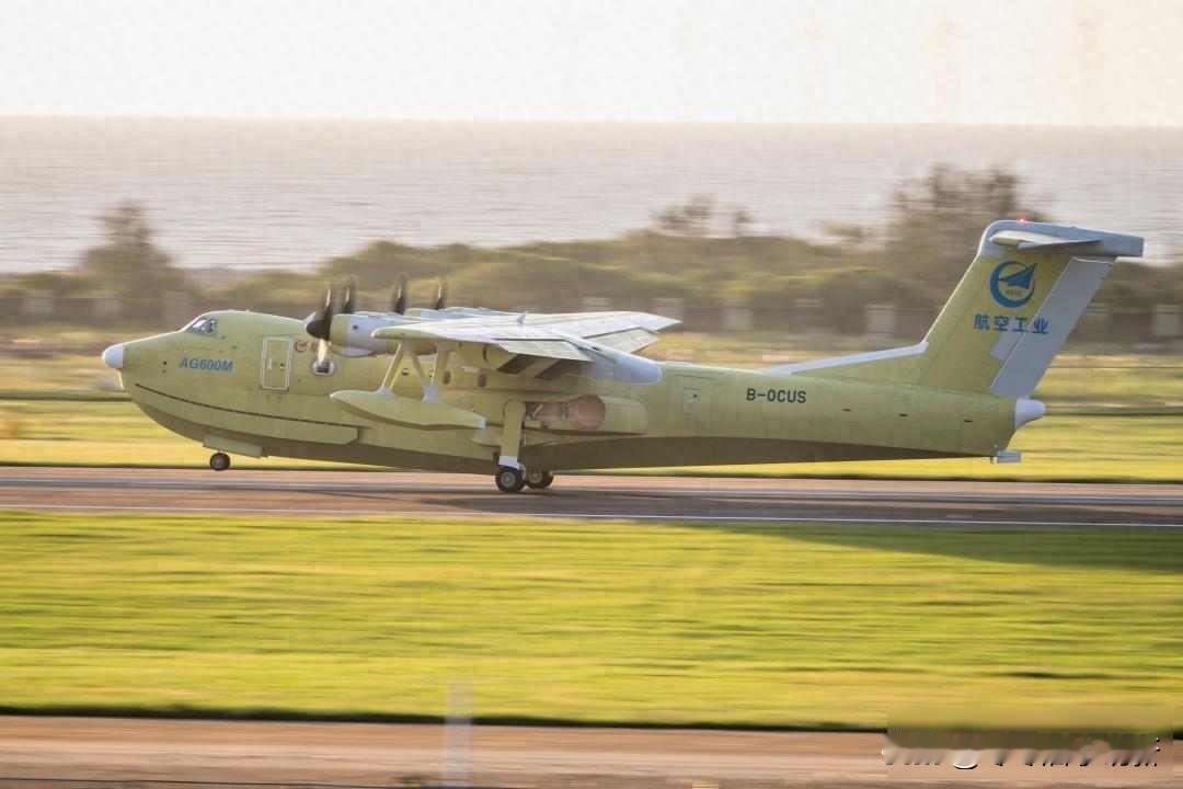 鲲龙下线，没人鼓掌，它却悄悄改写中国航空史

2025年10月初，AG600“鲲