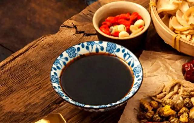 一吃饭就满头大汗？一个食疗方，清热滋阴，汗少就舒服了