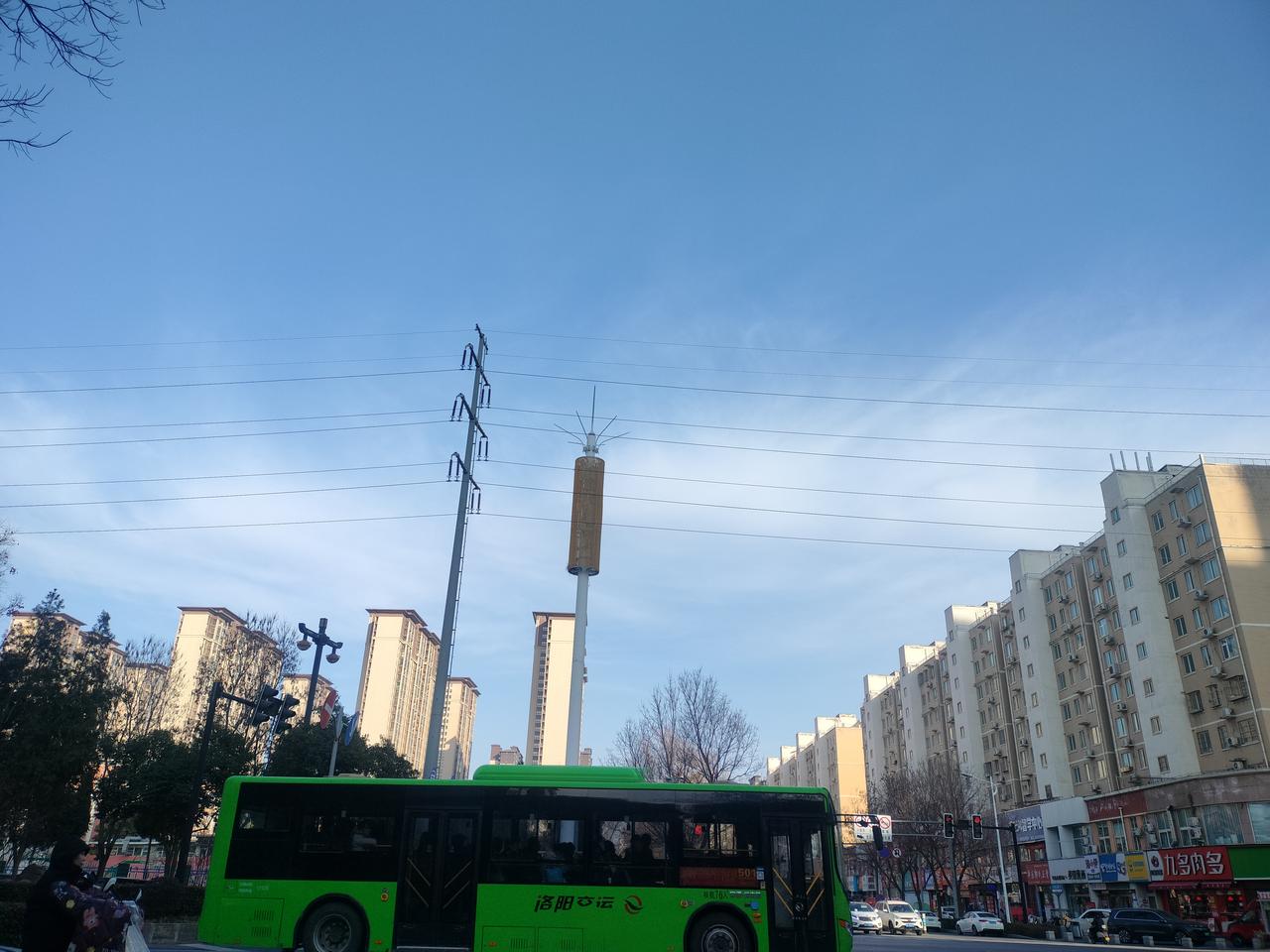 尽量不要发朋友圈了，因为朋友圈里没朋友，日子过的好，你在朋友圈里炫耀，招来的不一