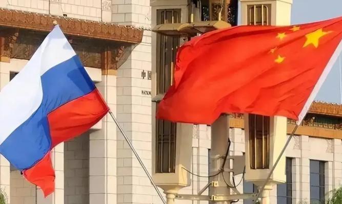 说实话，俄罗斯的“死穴”就是中国。2022年俄乌战争爆发时，整个西方齐心协力，对