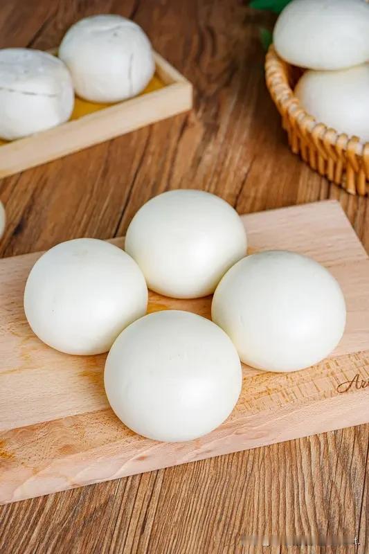 奇怪吗？我们也曾有过这样的时期，那时能实现白面馒头随便吃的愿望，就觉得特别满足啦