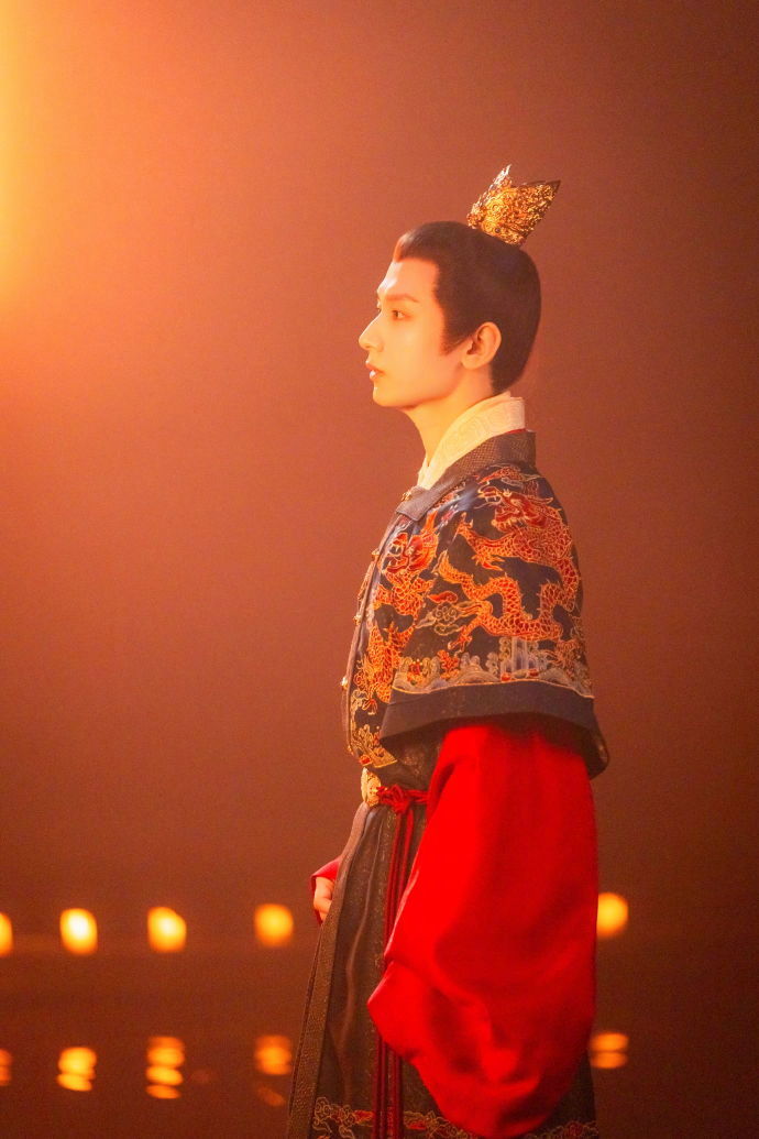 新浪娱乐头像换成毅朱瞻基 哦莫！愚人节换了《两京十五日》朱瞻基头像！更换时间为4