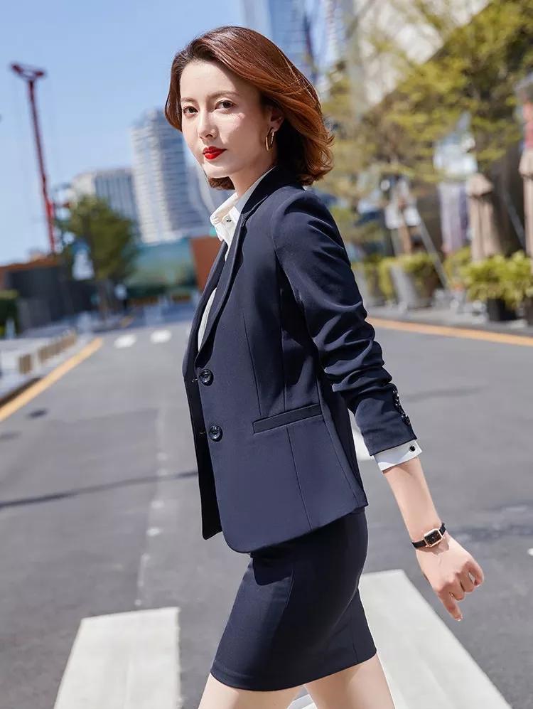 《女秘书爆料老板暧昧丑闻，背后牵出85亿权力黑幕》

我叫李婧，是一家大型集团的