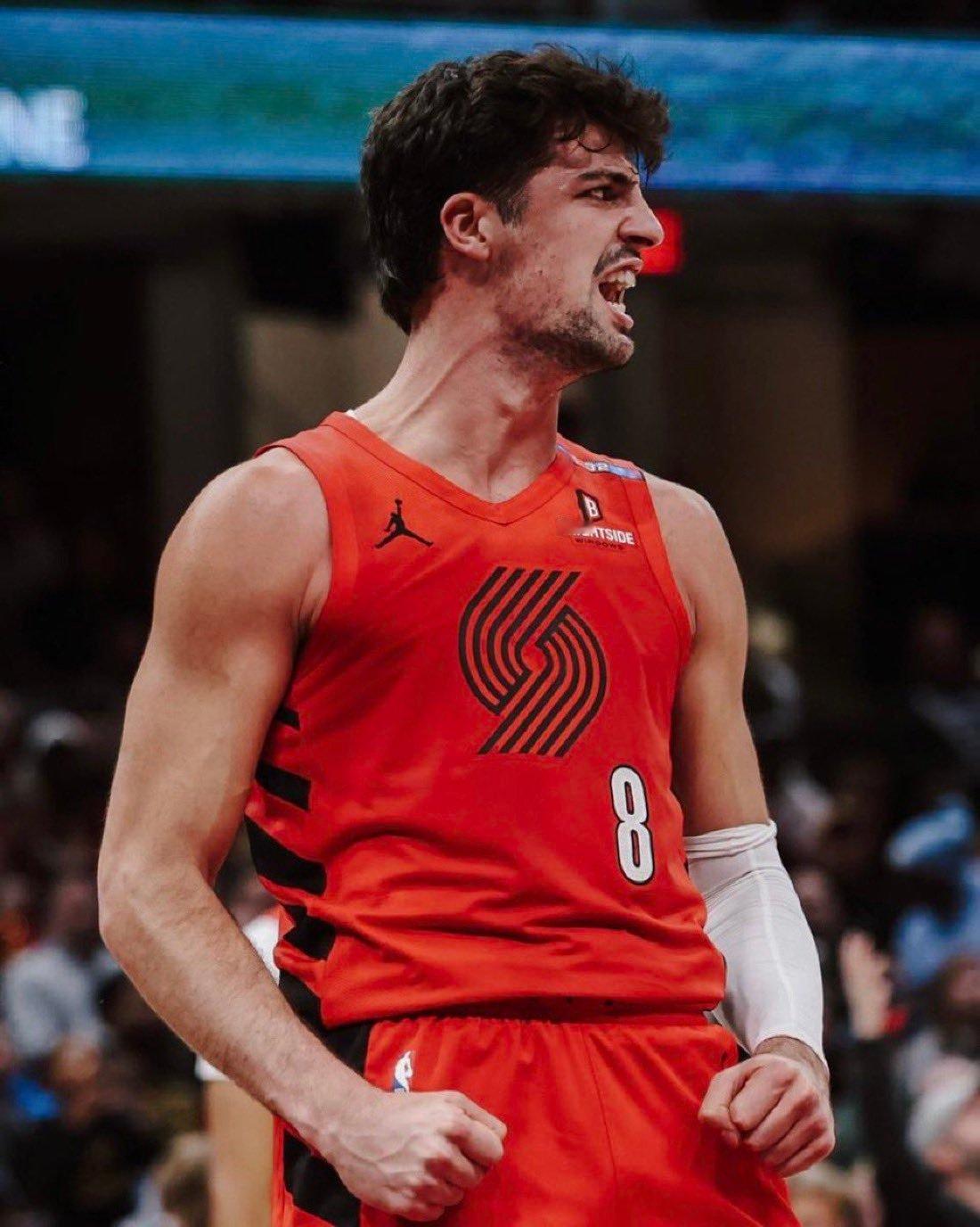 开拓者输掉和马刺的比赛后，也就无缘锦标赛小组出线，阿夫迪亚一个人37+6+8，没