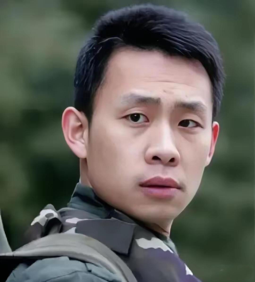 2004年，张译请了一位钟点工上门打扫。对方离开之后，他发现家里的钱不见了，他向
