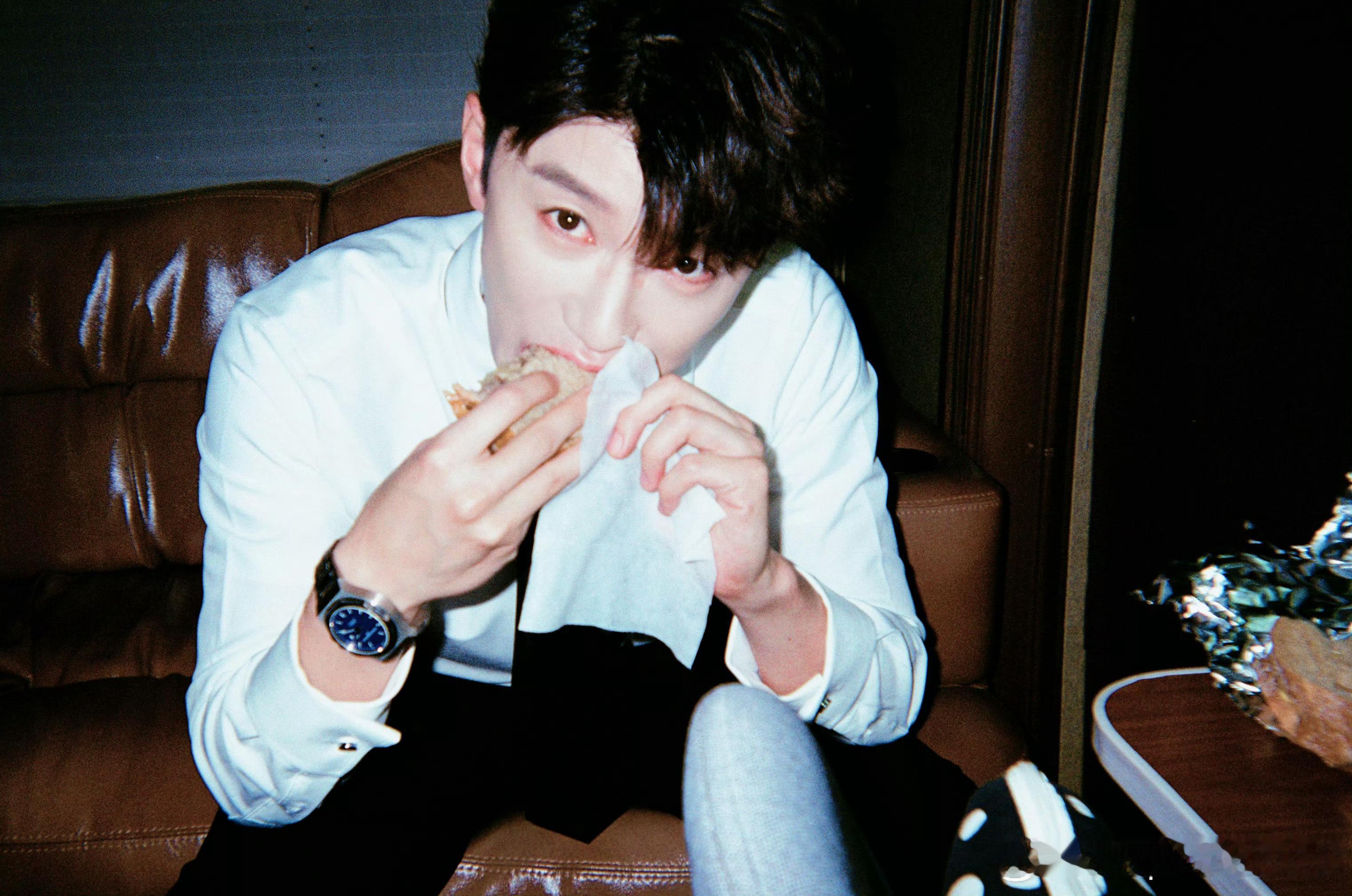 这才是我家叔叔！ 不解释！ 最近只是在挖煤 