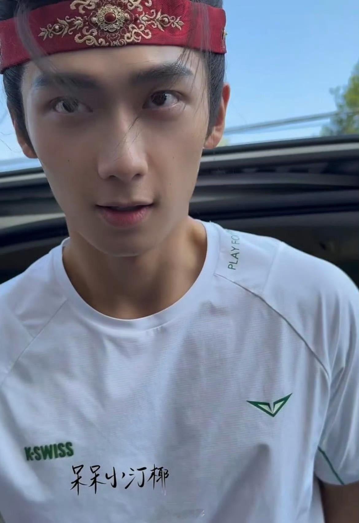 孟子义尚公主男二出妆路透 孟子义、李昀锐主演的电视剧《尚公主》开机后，昀牵孟绕的