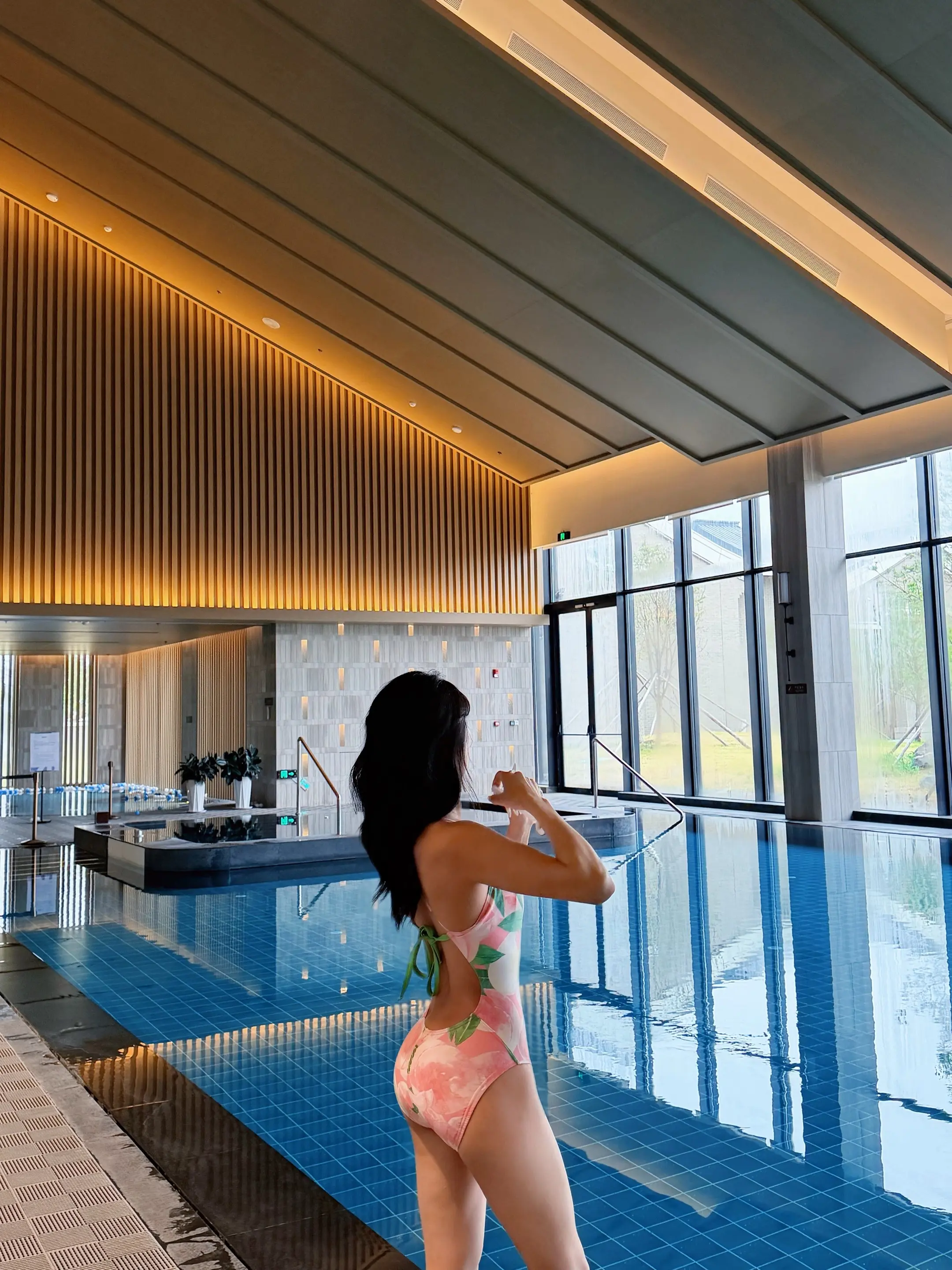 这世界有浮力  放松就能被托举🏊‍♀️。