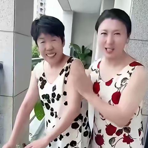 你能想象吗？闫学晶的妈妈17岁就成家，18岁就生下了闫学晶！在如今，这个年纪很多