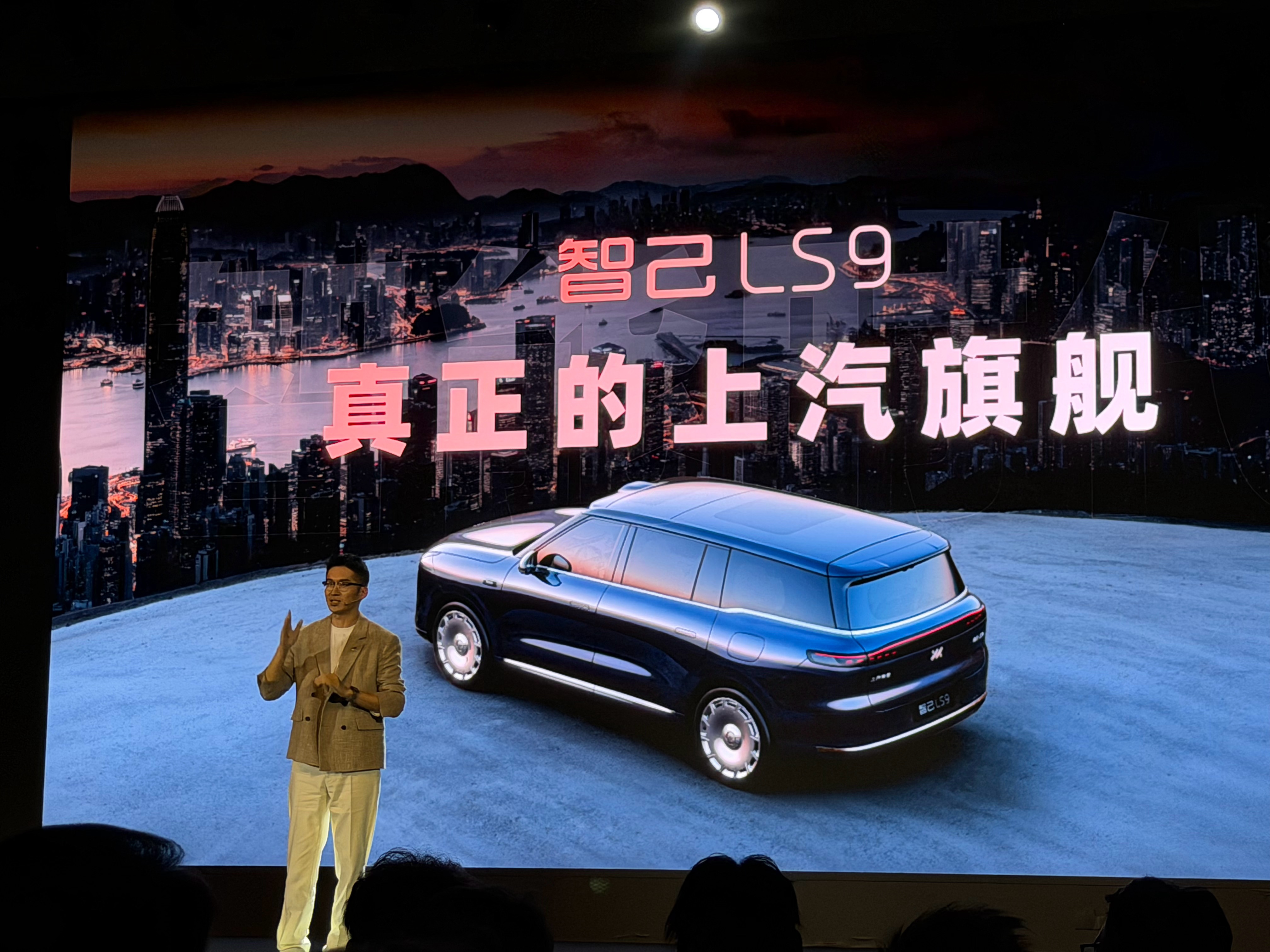 体验了一晚上城区繁忙路段智己LS9的辅助驾驶，传说中的520线激光雷达＋R6大模