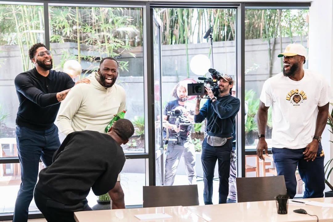 预告一下，浓眉的整人节目第二季即将在4月开播，这次还请到了老詹一起玩，大家敬请期