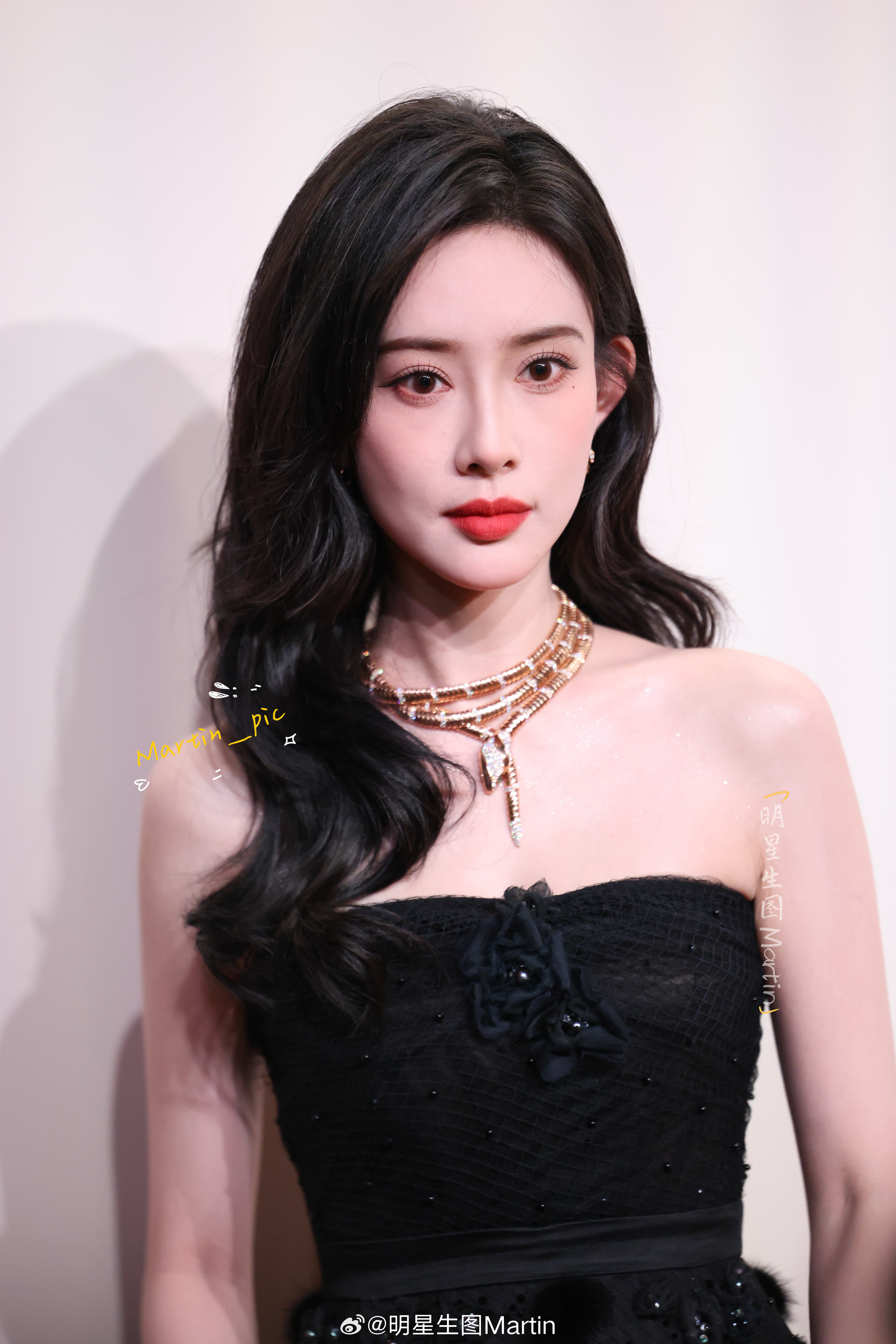 孟子义[超话]  今日份孟子义宝格丽活动生图孟孟今天美貌依旧稳定发挥，优雅娇俏的
