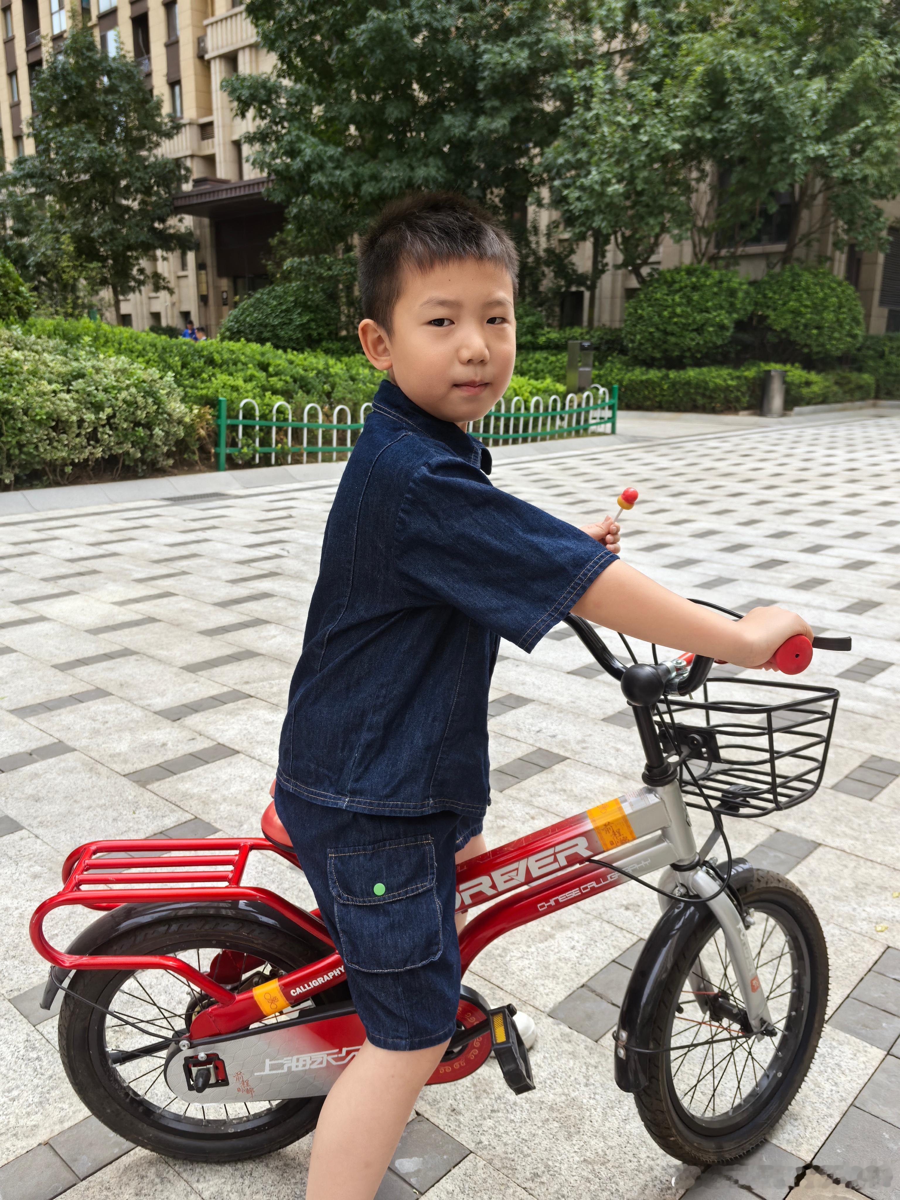一睁眼九点了磨磨蹭蹭九点半才起来本来说起的早点发点面蒸馒头可是中午吃就来不及了（