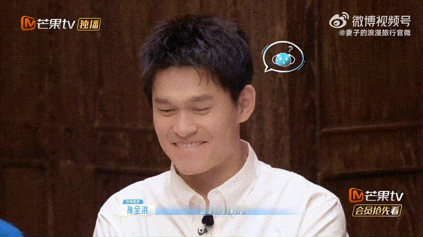 孙杨张豆豆在家庭聚会里像俩吉祥物被孙杨张豆豆的家庭聚会可爱到，公公唱歌撑场面，婆