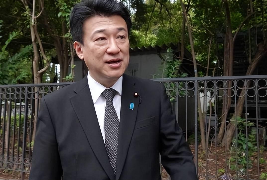 就在刚刚，日本公然对华提出一个无理要求。
 
11月18日下午的日本内阁例行记者