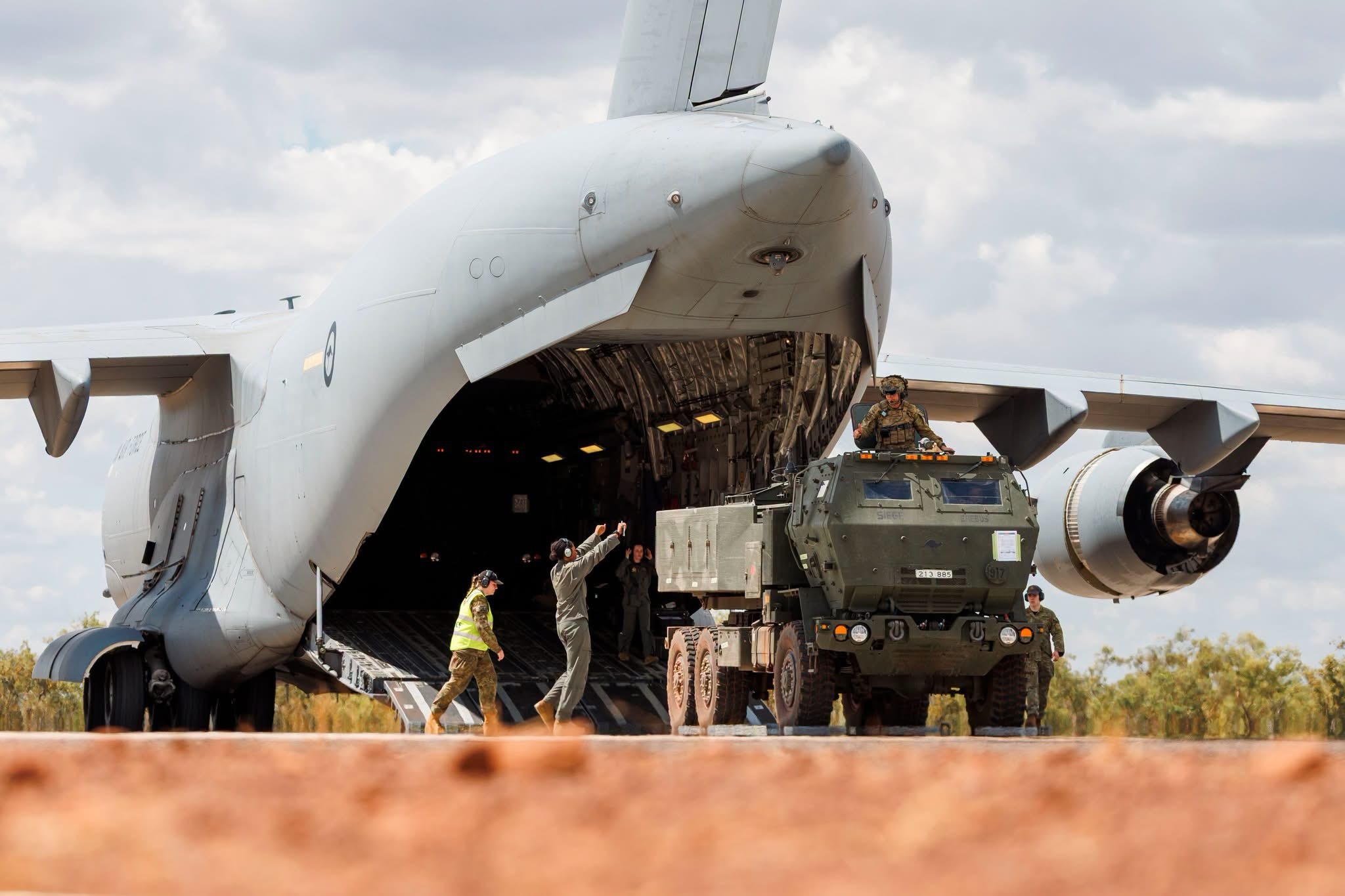 澳大利亚陆军海马斯与澳大利亚空军（RAAF）C17合练Photo credit: